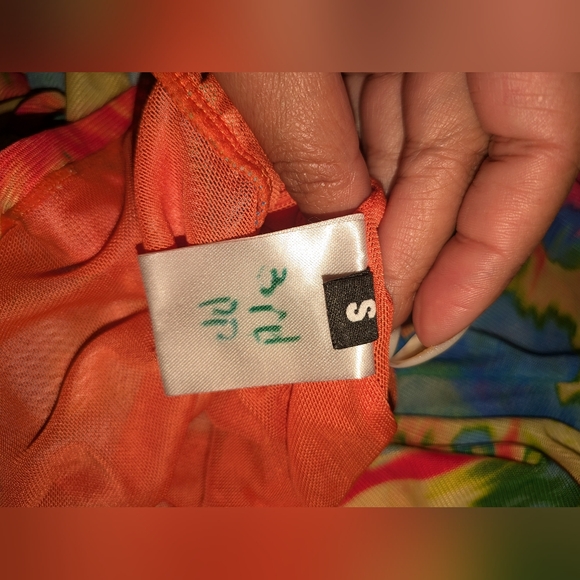 13. SER.O.YA IMANI CUTOUT MIDI DRESS IN ABSTRACT PALM - Picture 8 of 9